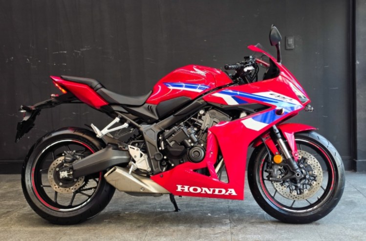 Honda CBR650R E-Clutch 2025
