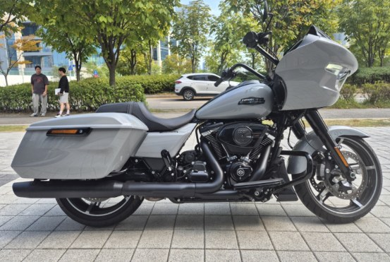 Harley-Davidson CVO Road Glide 2025