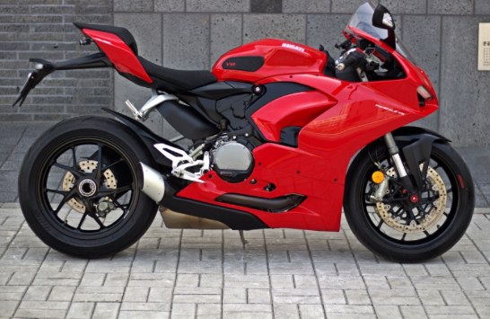 Ducati Panigale V2 2025