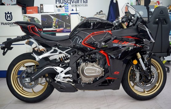 QJMOTOR SRK 421 RR 2026